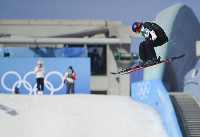 博鱼娱乐-谷爱凌冬奥首秀稳健发挥 排名第五晋级大跳台决赛