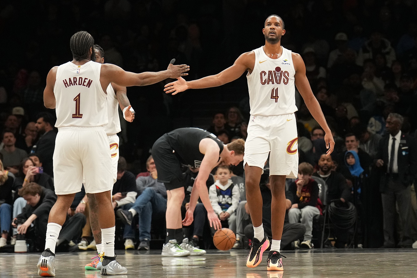 博鱼官方-阿特金森谈莫布里表现：只要把掩护做扎实了 哈登就能把球传给他